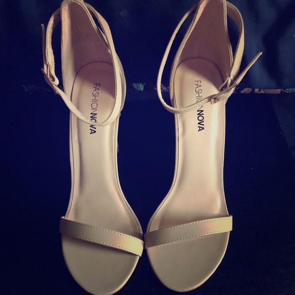 New nude fashion nova heals - Picture 1 of 3